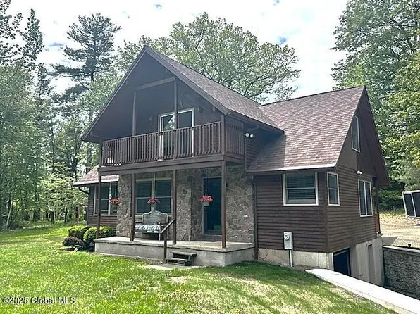 571 Valley Falls Road, Melrose, NY 12121