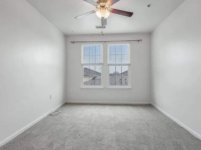 2321 25th St S #411 — Photo 16