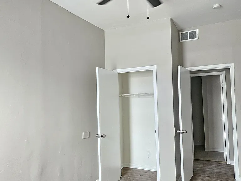 5887 Page Blvd #1E — Photo 7