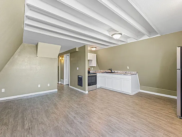 2 bed, 900 sqft, $850 — Photo 2