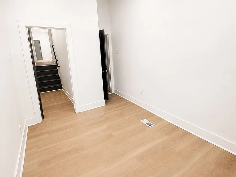 1410 S 52nd St #1 — Photo 6