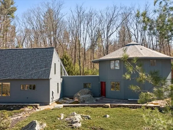 16 Bannister St, Shrewsbury, MA 01545