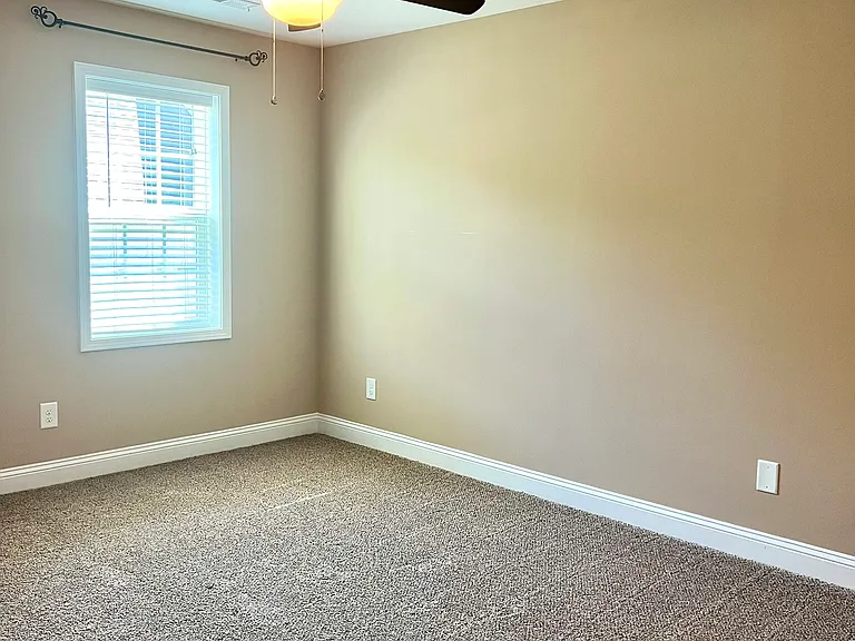 555 Clark St — Photo 15
