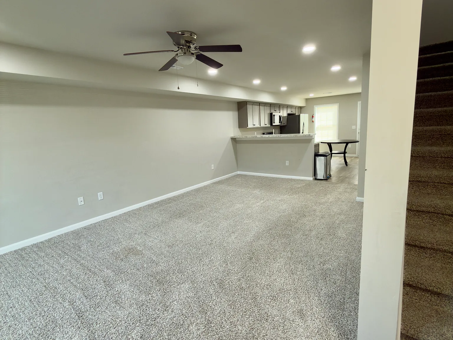 3 bed, 2.5 bath, 1428 sqft, $2,300 — Photo 2