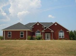 219 Ashley Glen Dr, Williamson, GA 30292