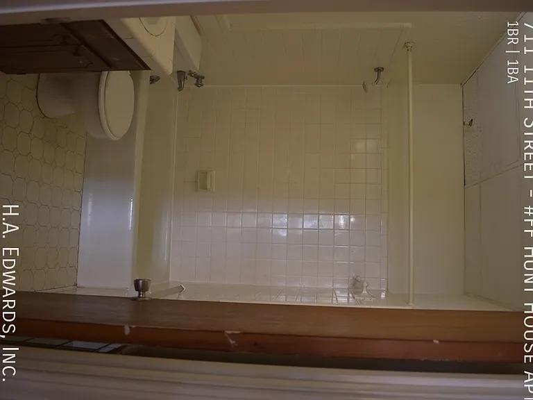 711 11th St #FF HUNT HOUSE APTS — Photo 2