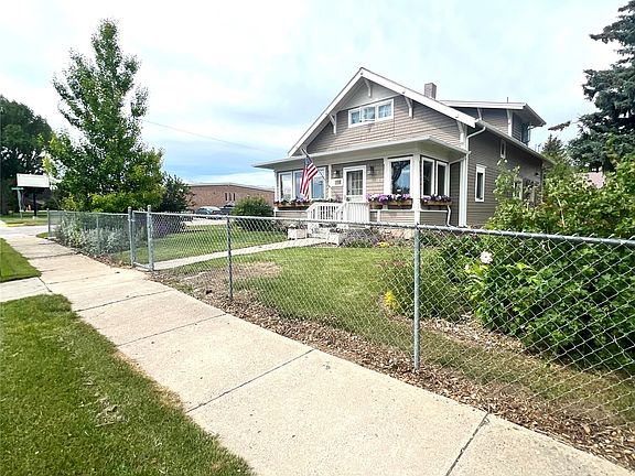 2nd image of 724 4th St