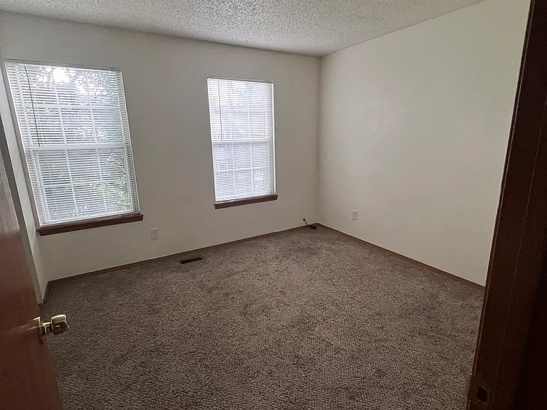 Second bedroom.