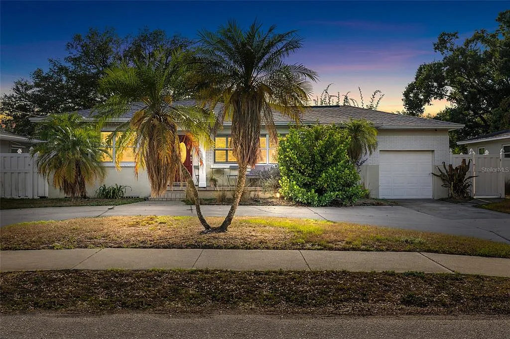 Building Photo - 304 N Matanzas Ave