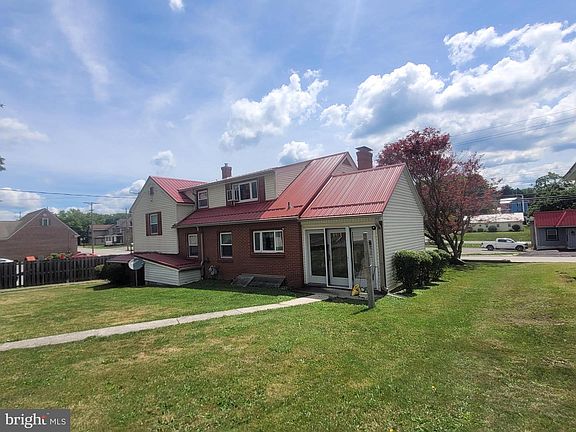 5th image of 202 S Main St