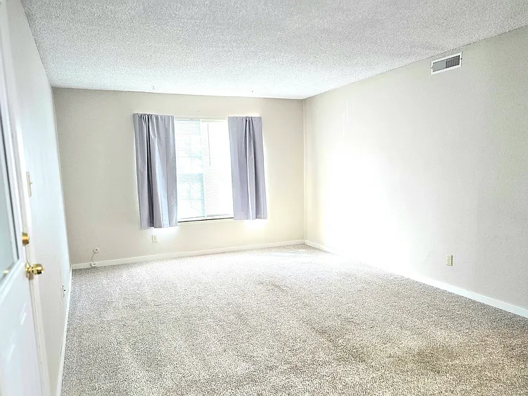 3032 SW Lydia Ave #103 — Photo 1
