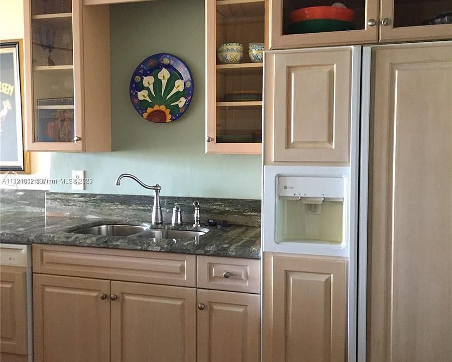 1st image of 200 Leslie Dr APT 827