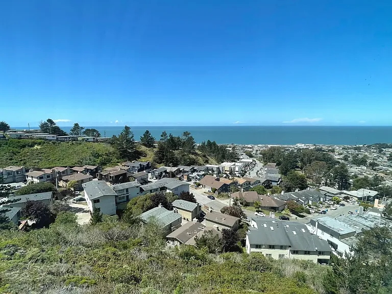 524 Monterey Rd — Photo 3