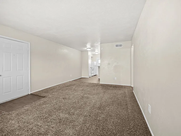 Oakwood — Photo 3