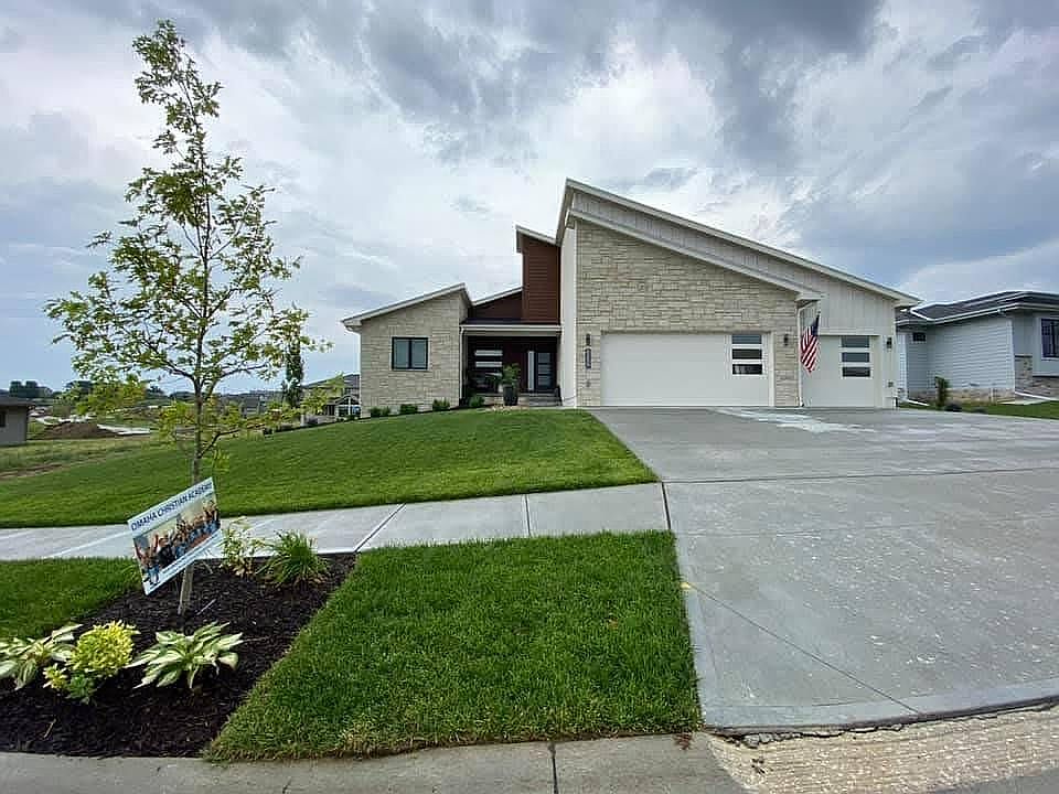 1st image of 3907 S 207th St