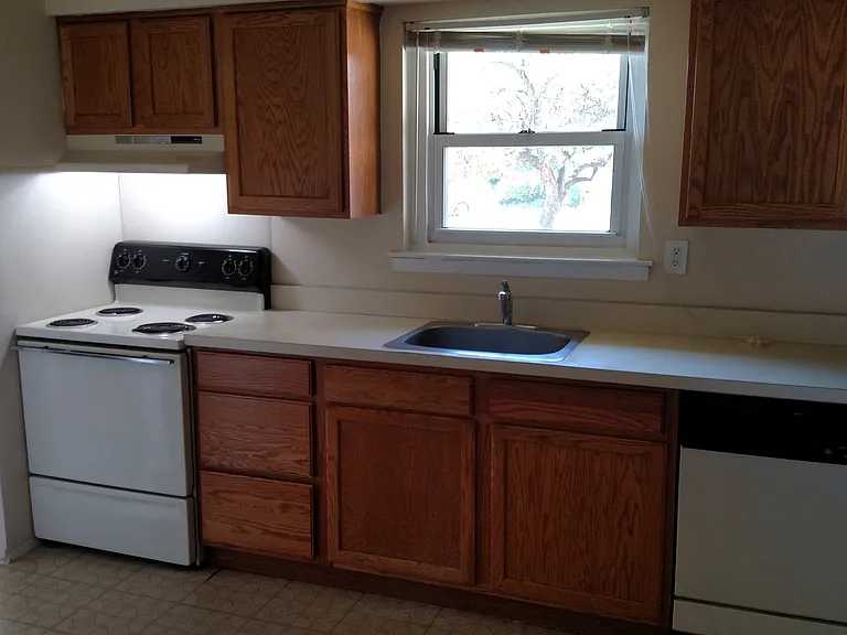 Kimberwyck Village Apartments — Photo 36