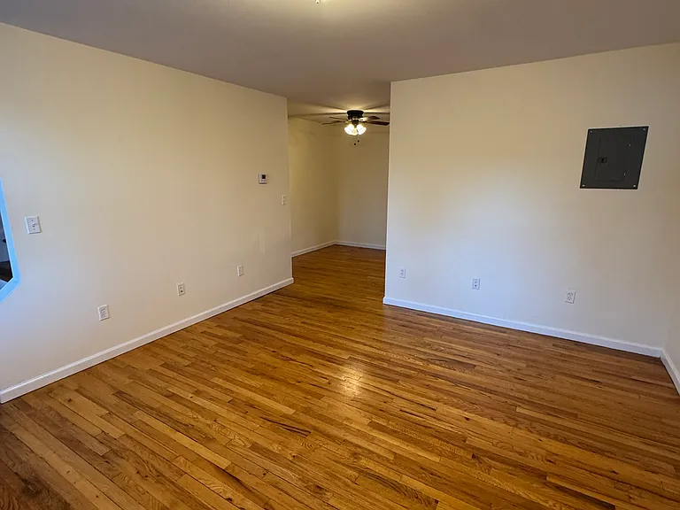 698 Undercliff Ave — Photo 3