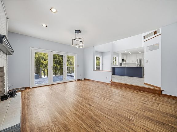 5th image of 605 Bristol Pl