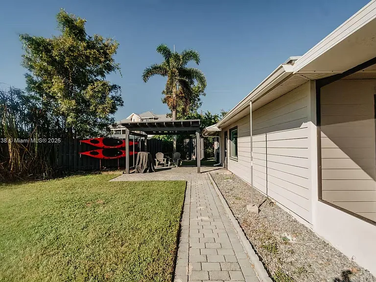 9675 SW Anchor Dr — Photo 37
