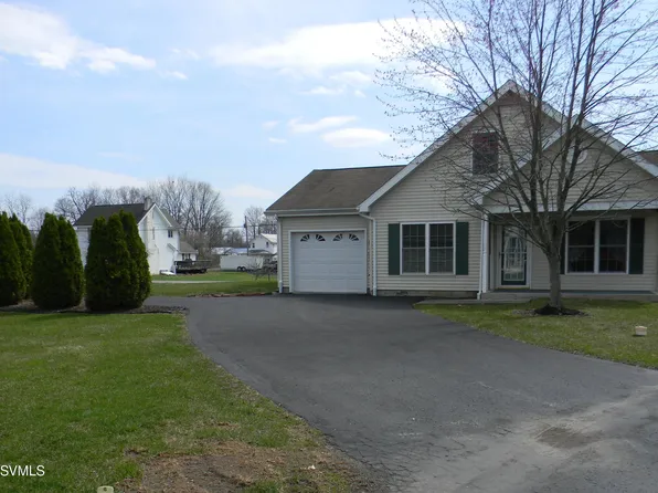 15 Alvira Ct, Allenwood, PA 17810