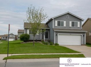 16924 Larimore Ave, Omaha, NE 68116