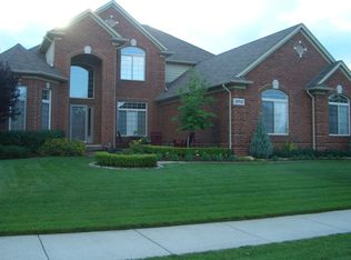 49945 Becher Dr W, Macomb, MI 48044