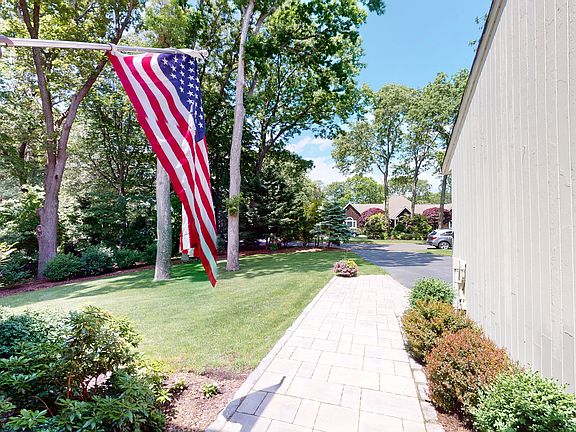 5th image of 57 Landing Ln