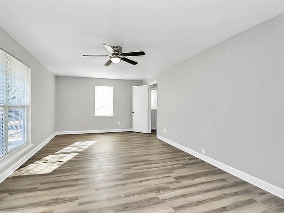 2nd image of 2429 Marlowe Ave