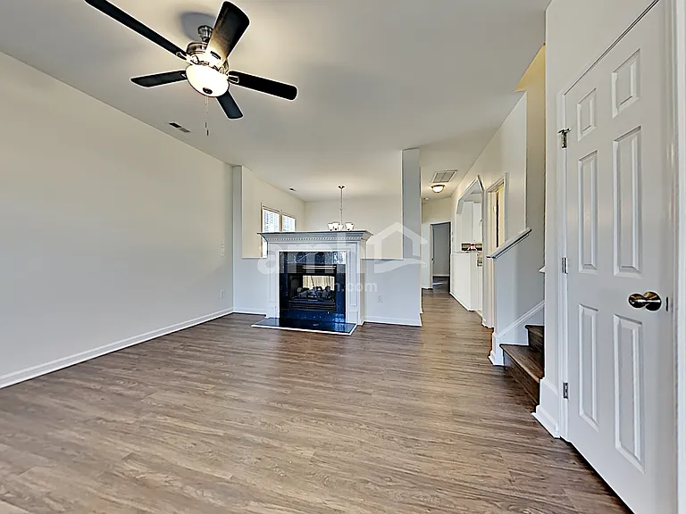 8008 Willowglen Dr — Photo 8