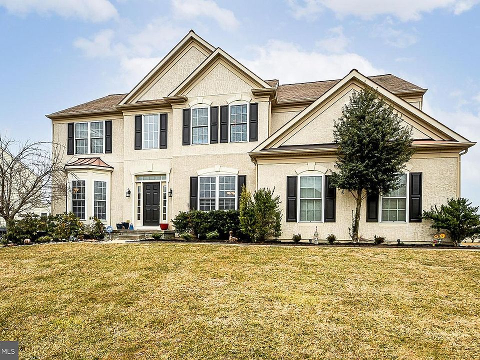 1st image of 44 Hempstead Dr