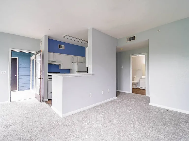 SoCo Park Apartments — Photo 16