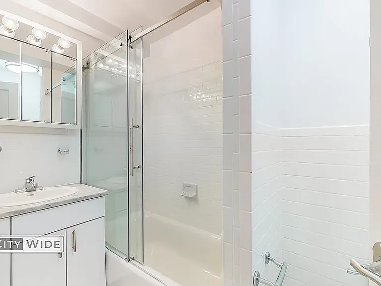 137 E 38th St #2E — Photo 7