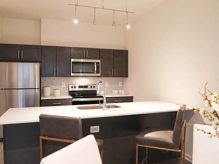 The Met at Metro Centre Apartments — Photo 27