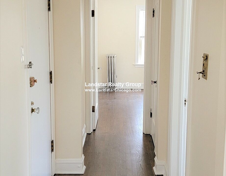 1st image of 5230 N Rockwell St #2
