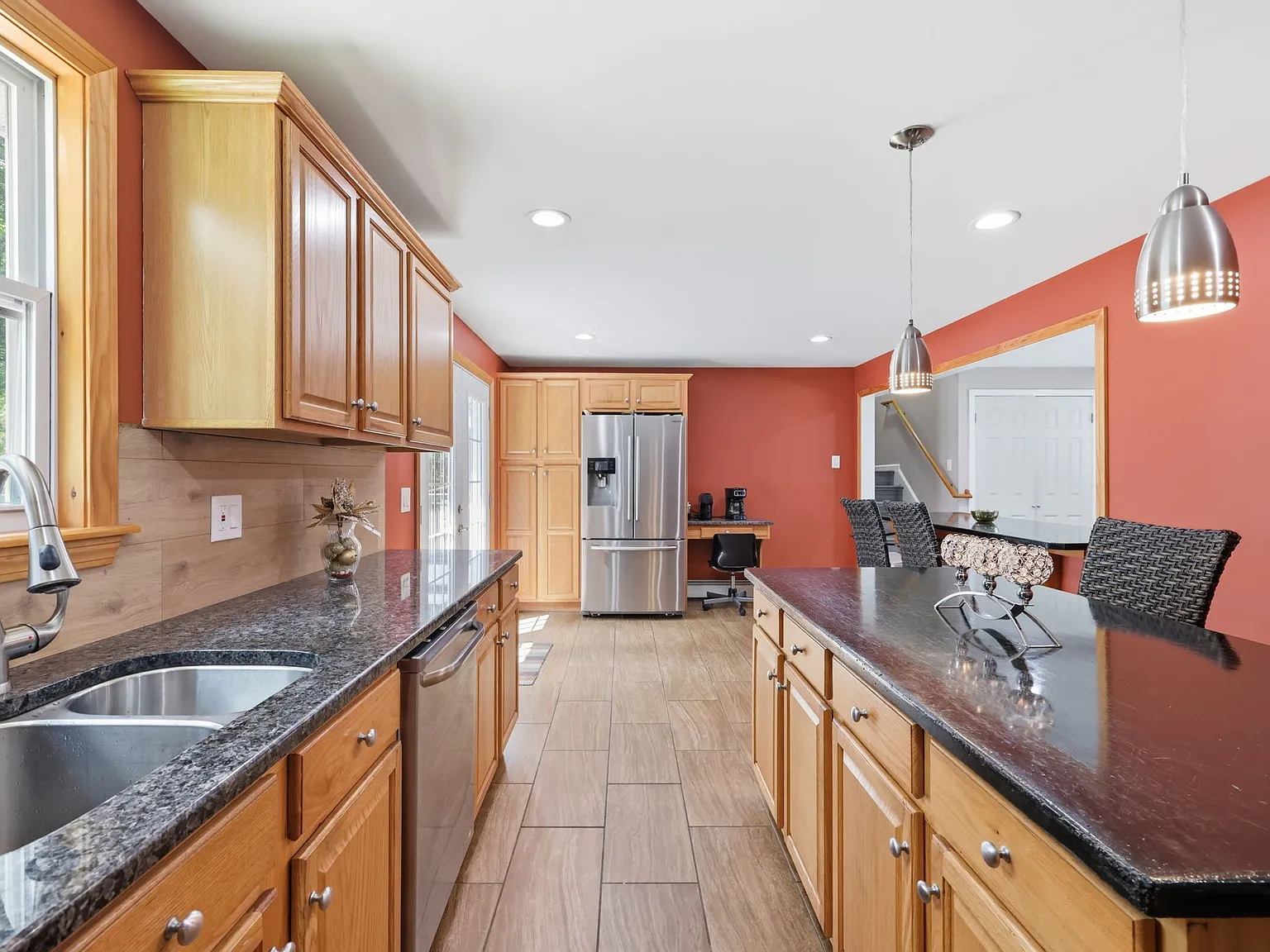4 bed, 1600 sqft, $1,000 — Photo 2