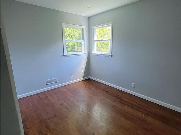 5th image of 7 Stan Haven Pl
