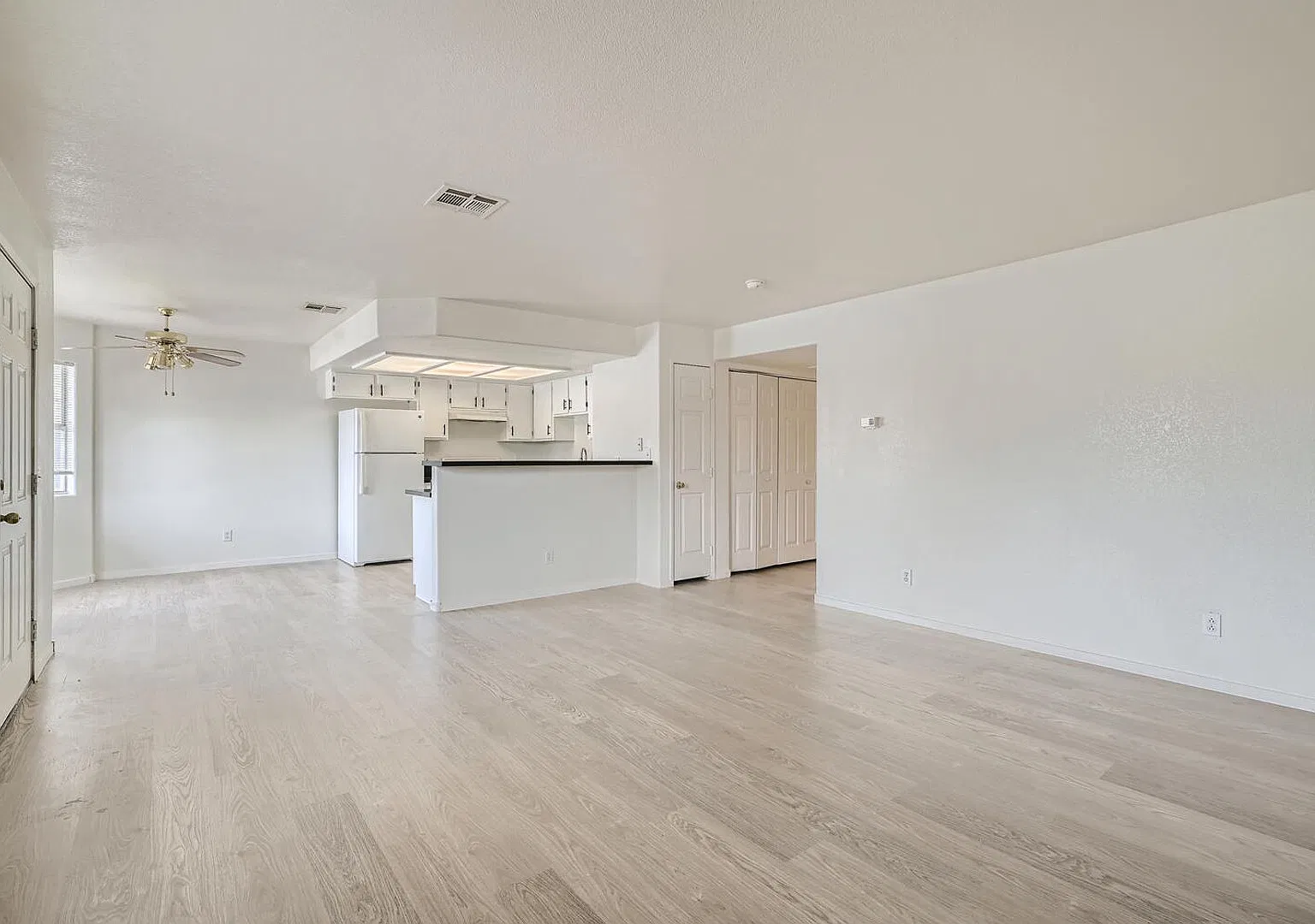 Upgraded 2BD Condo with Community Amenities — Photo 3
