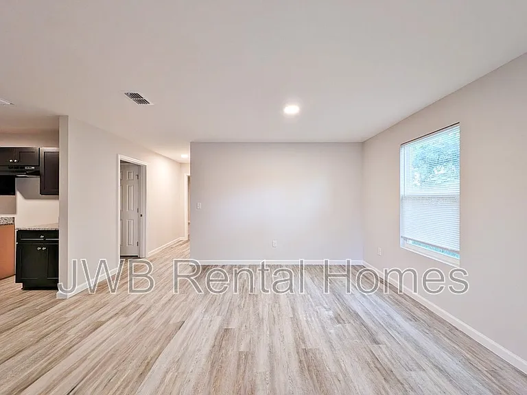 8139 Wyoming St — Photo 4