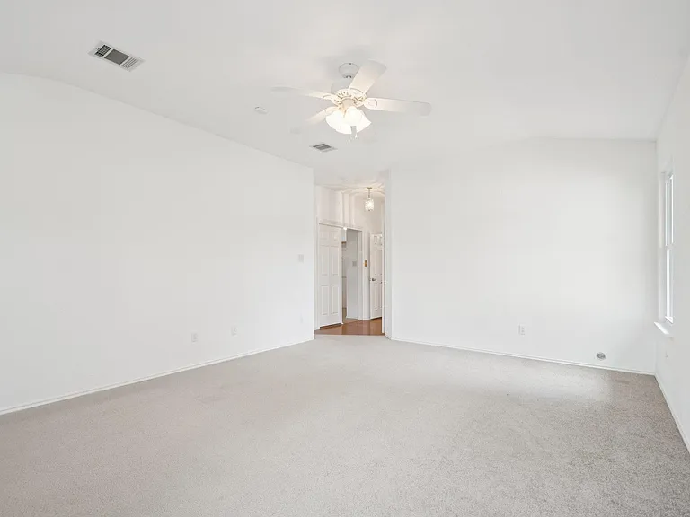1300 Leah Ln — Photo 31