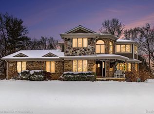 3172 Shadow Brook Ln, Pinckney, MI 48169