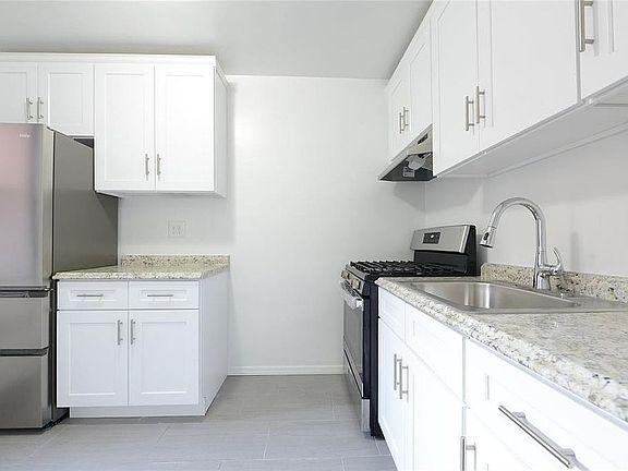 5th image of 1040 Neilson St APT 3K