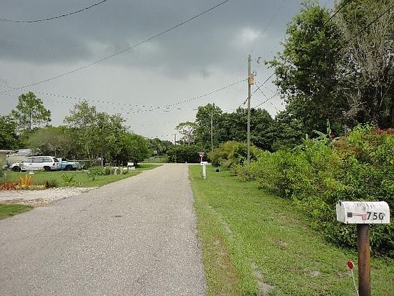 4th image of 750 Lady Bird Dr
