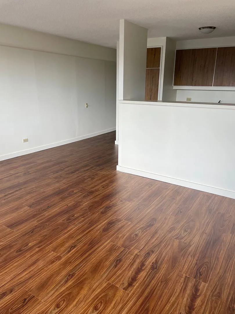 Discovery Bay Unit with Ocean & City Views — Photo 2