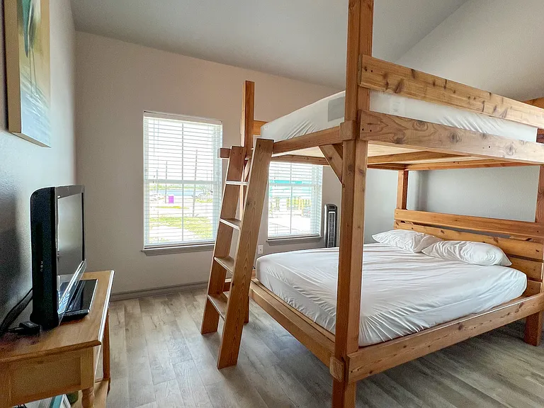 4037 Summit Dr — Photo 20