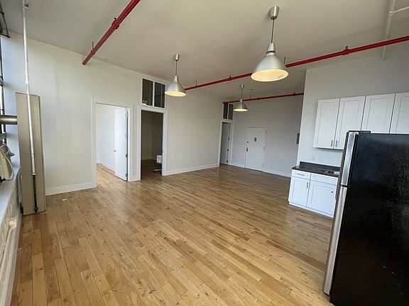 5th image of 279 McKibbin St #30