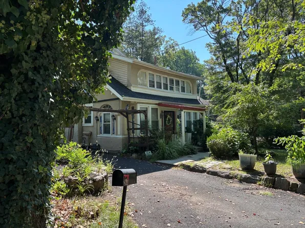 8321 Thomson Rd, Elkins Park, PA 19027