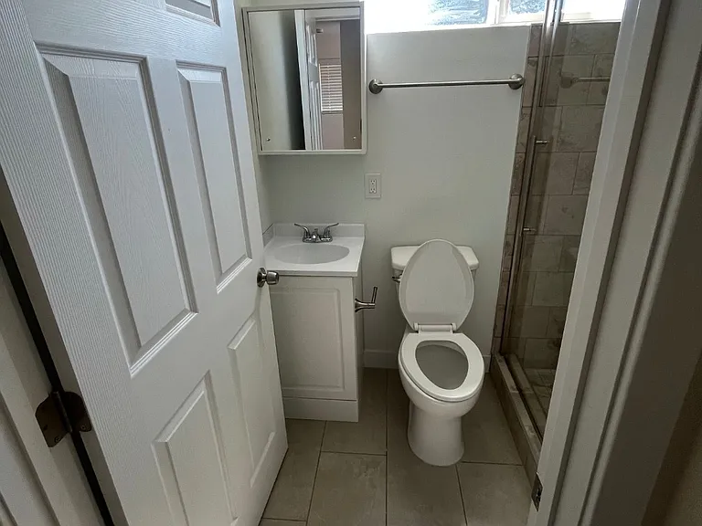 10348 Montgomery Ave — Photo 4