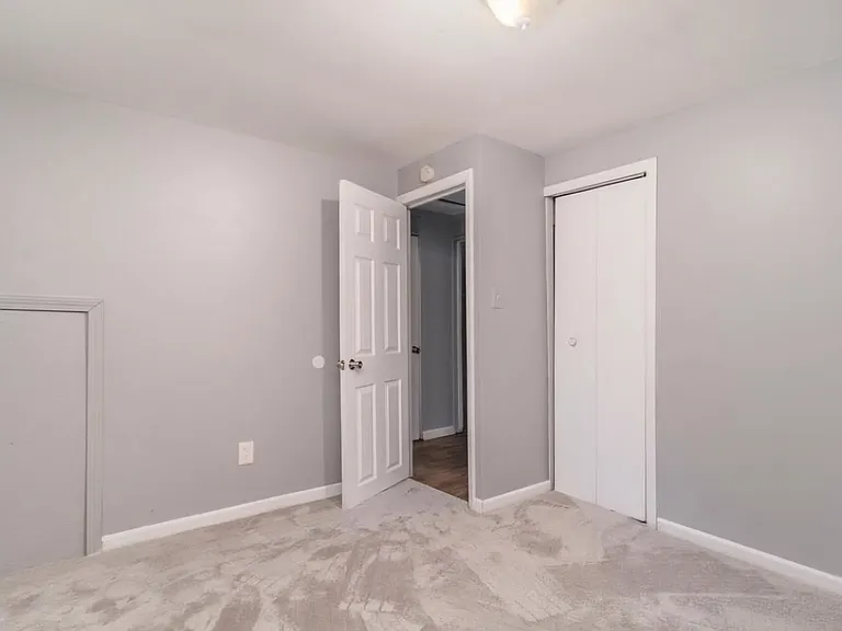 20954 Rensselaer St — Photo 15