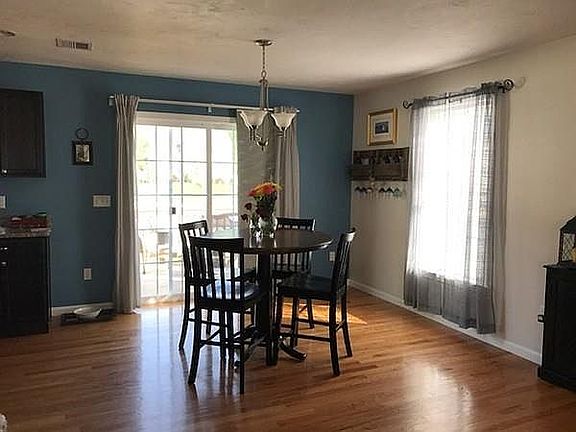 5th image of 8 Brackett Ln