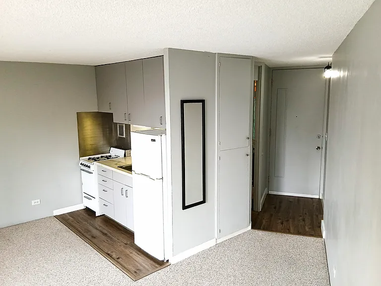 750 Amana St #211 — Photo 1